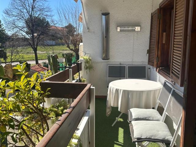Soleado ático dúplex reformado de dos dormitorios, dos baños. 85m² Alfaz del pi