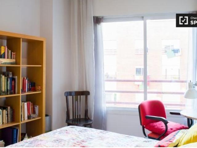 Soleado apartamento de 1 dormitorio en alquiler cerca del centro de la ciudad en Argüelles, metro Pr