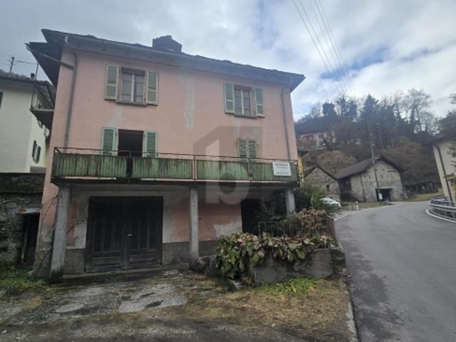 SOLEGGIATA CON VISTA SUL PAESAGGIO