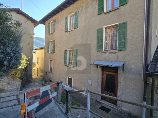 SOLEGGIATA CON GIARDINO