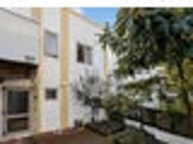 Solid Built – Overseas Vendor demands urgent sale!