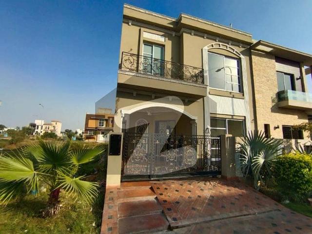 Solid Construction 5 Marla House 5 Years Old for Sale in Block C, 9 Town