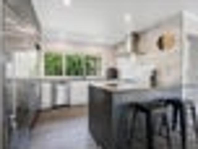 Solid, Stylish & Sun Drenched!