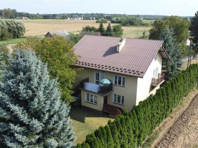Polecam solidny dom 220m2 z garażem i tarasem w Szczucinie