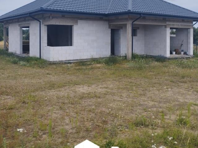 Solidny dom w stanie surowym z dużą działką 1175 m²