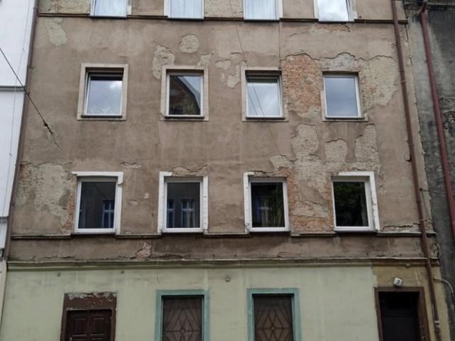 Solidny dom z dużym potencjałem inwestycyjnym, 12 pokoi