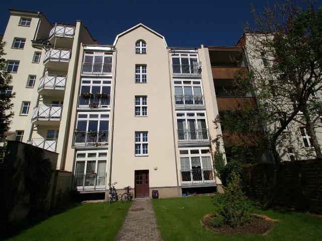 solide 3 Zimmer Wohnung mit offener Küche