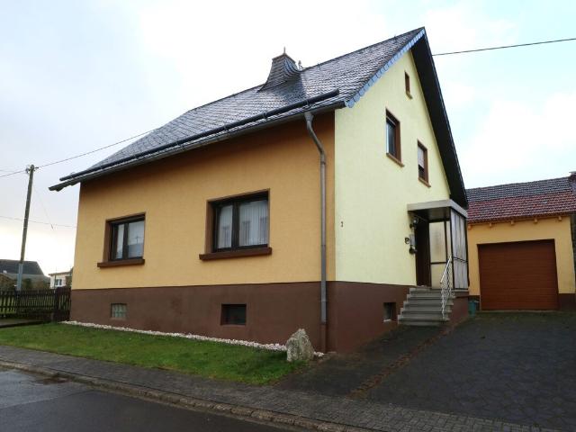 Solide Basis für Ihre Wohngestaltung Geräumiges Einfamilienhaus in Gusenburg