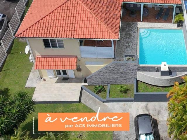 Solide et spacieuse villa F3 avec piscine plus studio