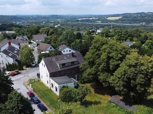 Solides Mehrfamilienhaus mit großem Entwicklungspotenzial in traumhafter Lage!