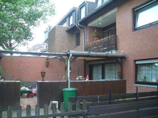 Solides Mehrfamilienhaus mit Terrasse, Balkon und großem Garten als Renditeobjekt in KR Oppum