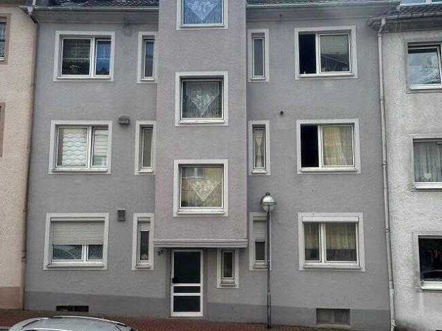 Solides Mehrfamilienhaus mit 7 Wohneinheiten und großem Garten als Kapitalanlage.