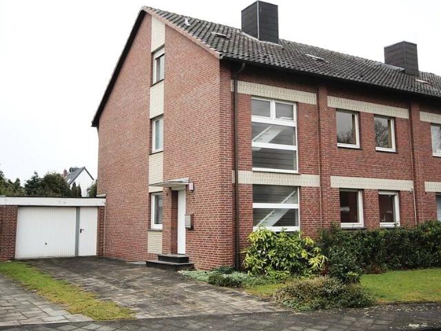 Solides Familienhaus mit vielen Möglichkeiten auf zweieinhalb Etagen!