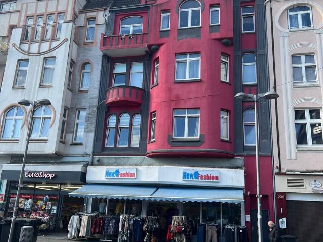 Solides Wohn und Geschäftshaus mit 4 Wohnungen und 1 Gewerbeeinheit in Herne Zentrum