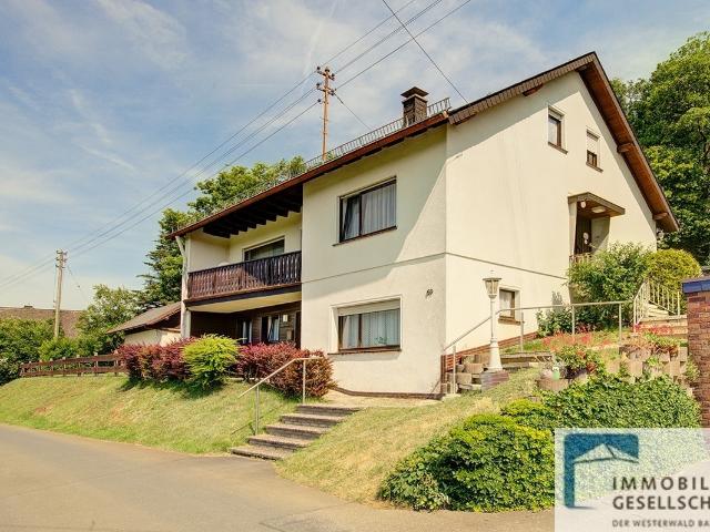 Solides Zweifamilienhaus in herrlicher Höhen und Aussichtslage innerhalb eines Ortsteils von Wissen