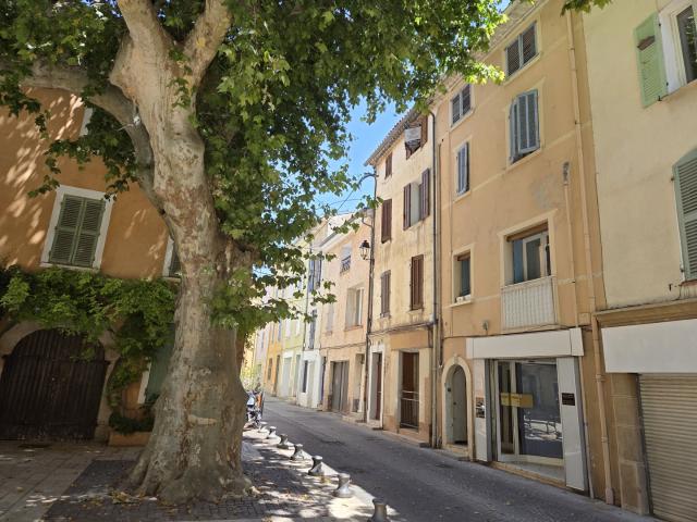 SOLLIES PONT, Centre village, STUDIO moderne de 26m2 au 1er étage