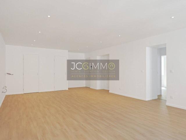 SOLLIES PONT CENTRE VILLE APPARTEMENT T3 83 M²