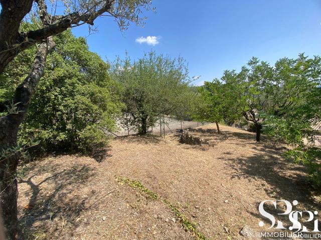 SOLLIES PONT Terrain constructible 1 631 m2 plat