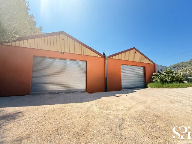 SOLLIÈS TOUCAS ENTREPOT DE STOCKAGE 140 M2 AVEC DEUX PARKINGS