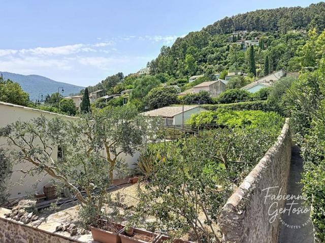 Solliès Toucas ! maison de village de 85m2