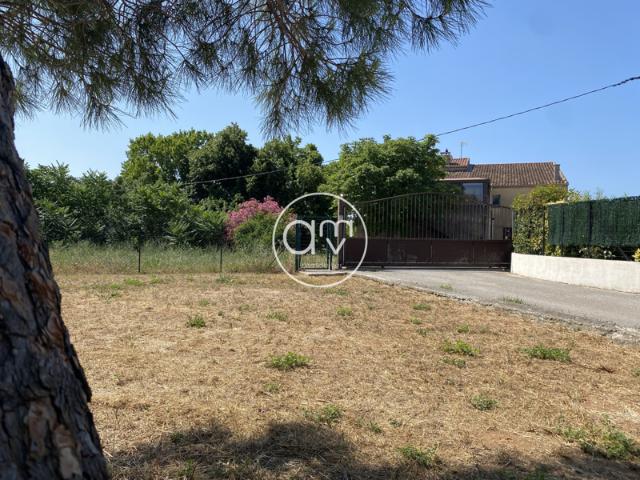 SOLLIES VILLE 83210 276 M2 HABITABLE, 6 CHAMBRES + GARAGE