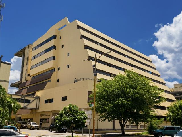 SOLO CLIENTES ​Consultorio Médico en Alquiler – Centro Médico Dr. Guerra Méndez, Torre D Código: 26 21357