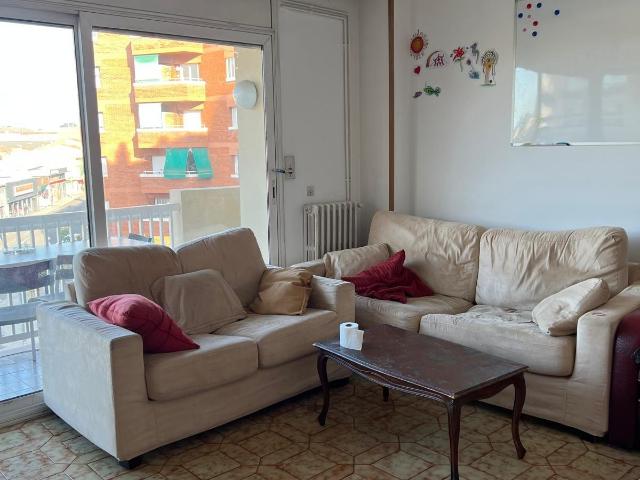 ¡SOLO ESTUDIANTES! Se alquila habitación individual semiamueblada EXCLUSIVO para estudiantes