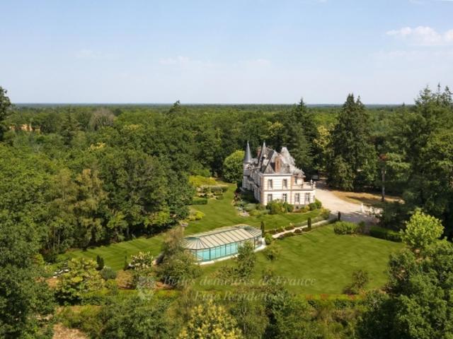 Sologne Elégant château au coeur d'un remarquable parc arboré