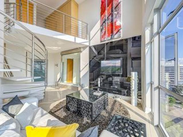 sophistiacted 1 bedroom double volum.