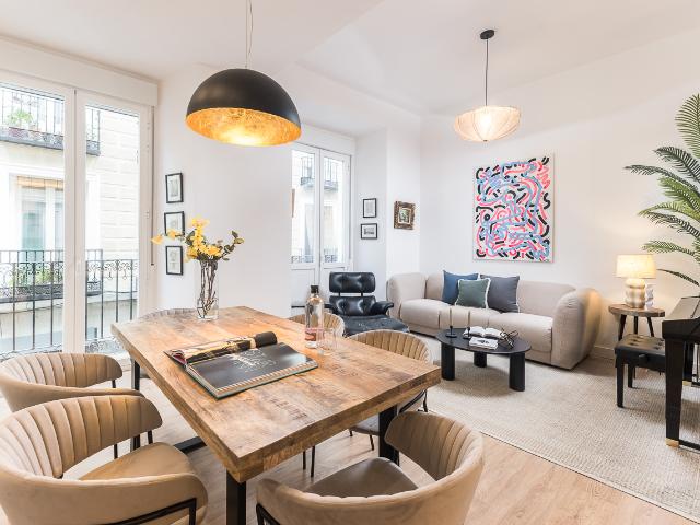 Sophisticated and bright apartment in the heart of Madrid