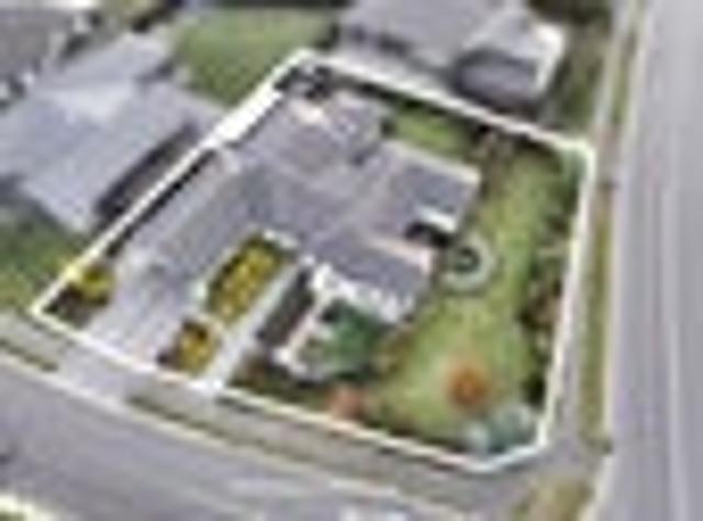 Sophisticated Family Living, 4 car garaging!