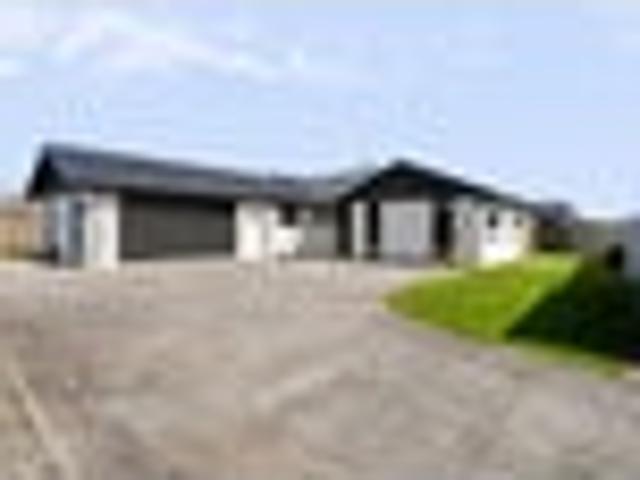 Sophisticated Living, Superb Location