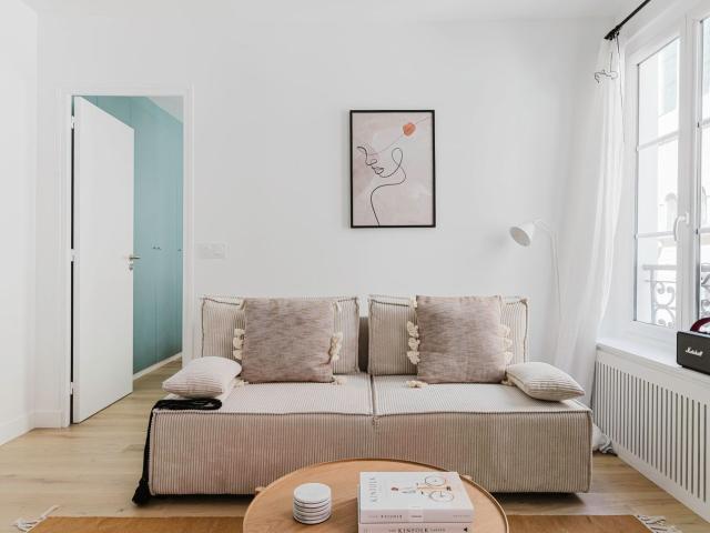 Sophisticated Paris Studio: Move In Ready Today!