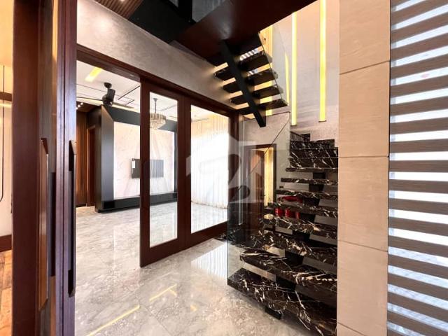 Sophisticated 10 Marla Modern Villa For Sale In DHA Phase 7 Lahore