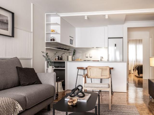 Sophisticated 2 Bedroom Apartment on Zurbano Street with Pool and Gym Access, Madrid Amsterdam Apartments for Rent