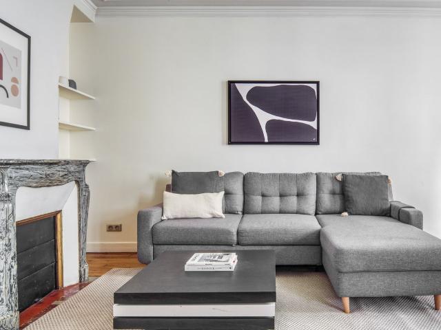 Sophisticated 2 Bedroom Retreat in Montmartre, Paris Amsterdam Apartments for Rent