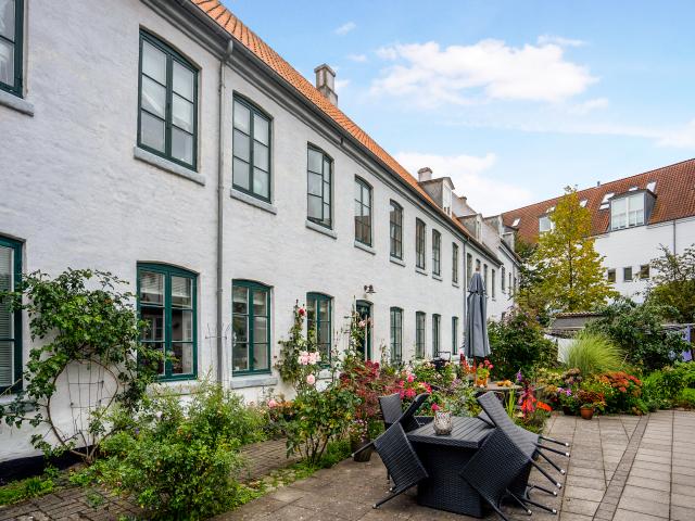 Sortebrødrestræde 1 9