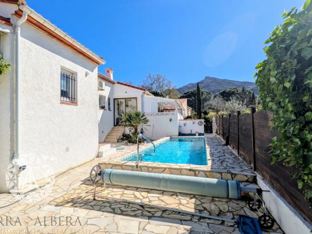 SOREDE Belle villa de plain pied en 4 faces