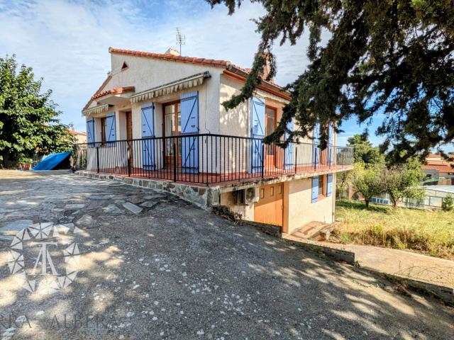 Sorède Belle villa sur 3 plateaux & terrain 1500 m encore constructible