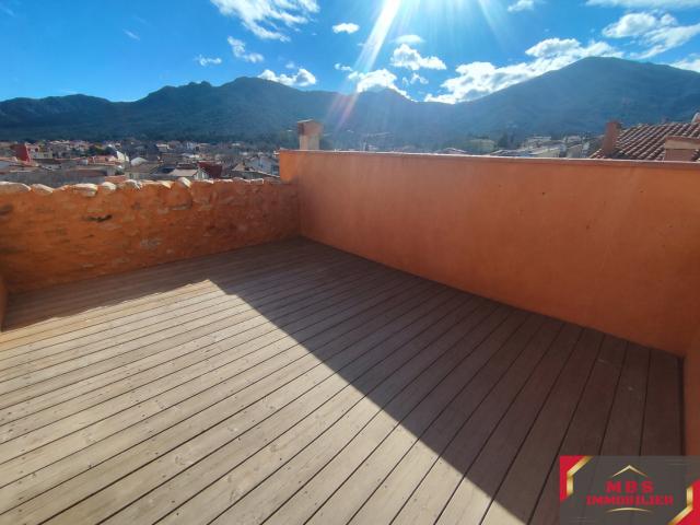 Sorède Maison de villageT3 rénovée Toit terrasse + murs commerciaux loués