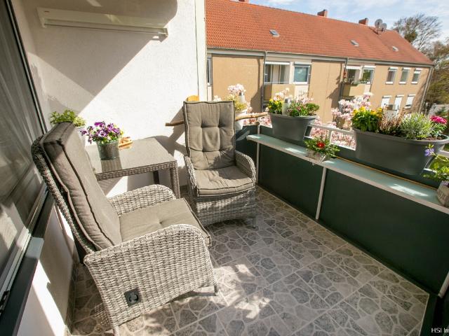 Sorglos wohnen: moderne Wohnung mit neuem Bad, hochwertiger Küche, Südbalkon und Parkplatz