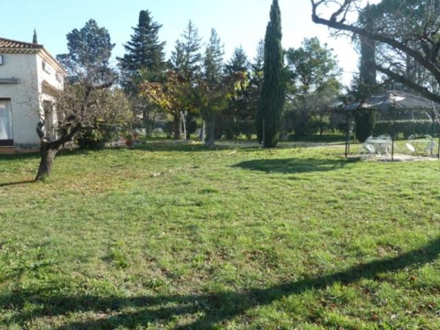 SORGUES RESTAURANT 5 000 m2 de terrain dont 4000 m2 constructibl