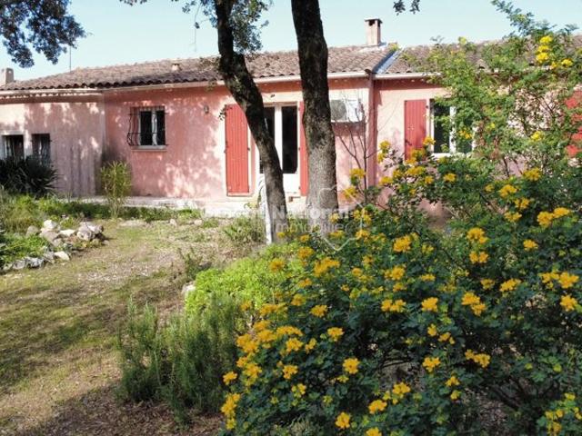 SORGUES VILLA DE PLAIN PIED SUR 605 M² DE TERRAIN