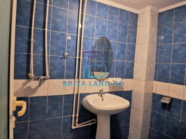 Sos.Chitilei, Crusovat, casa P+Pod sup. 238mp 9 camere 3 apartamente