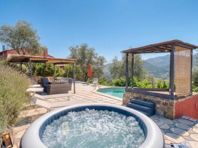 SOSPEL Propriété d'exception en pleine nature avec piscine et vue dominante
