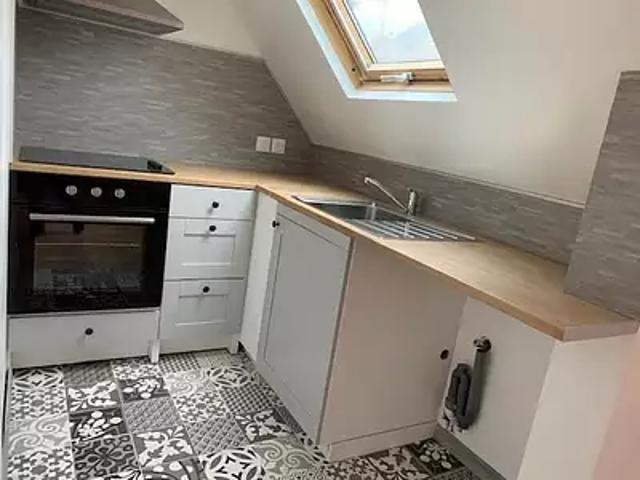 Sotteville lès Rouen 76300 Location appartement 2 pièces t2 au dernier étage cave