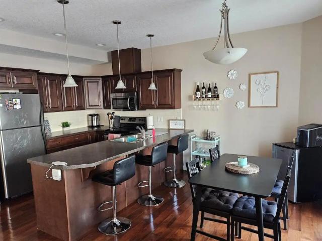 South Terwillegar, Desirable 3 level large corner unit Townhouse, less Basement