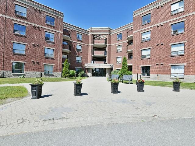 South Centrepointe 2 Bedroom Apartment for Rent at 239 Craig Henry Dr, Ottawa, ON K2G 5V1 Craig Henry