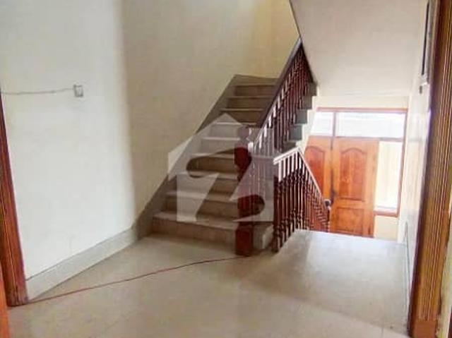 South Open Corner Solid House with Basement