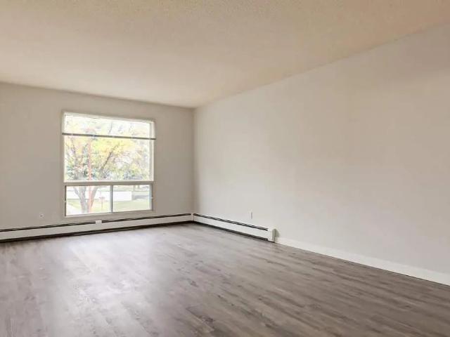 South Park Apartments Studio Apartment for Rent at 90 Sprague Way Se, Medicine Hat, AB T1B 3M1 South Ridge